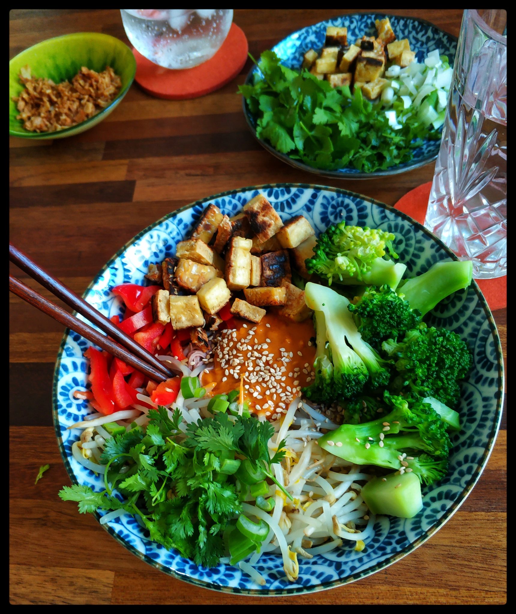 AsianBowl_noodles with veggies and peanut sauce